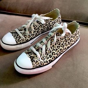 Girls Cheetah print Converse